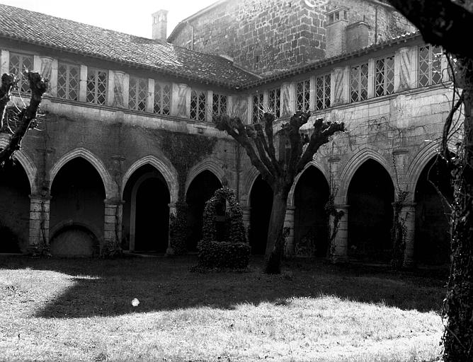 Cloître : angle sud-est