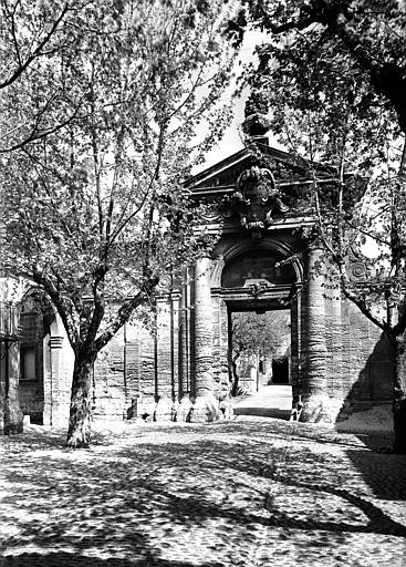 Porte monumentale