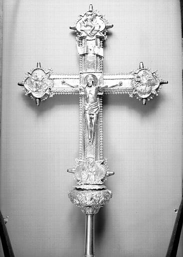 Croix processionnelle en argent : face