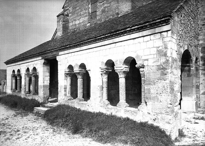 Porche ouest : extérieur