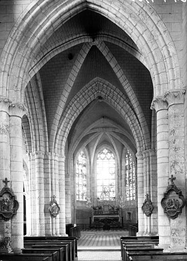 Intérieur : croisée et choeur