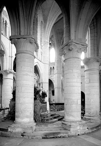 Déambulatoire : colonnes nord de l'hémicycle vers le sud-est