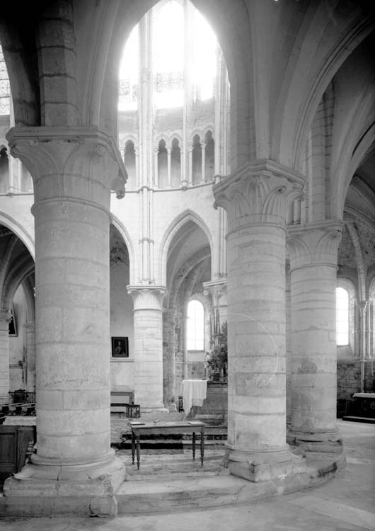 Déambulatoire : colonnes sud-est de l'hémicycle vers le nord