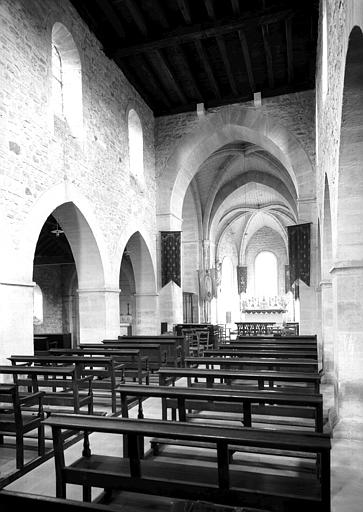 Intérieur : nef et choeur, restauration terminée