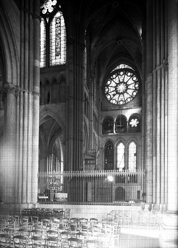 Intérieur : transept vers le sud