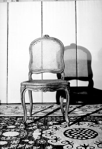 Chaises cannées, époque Louis XV, vues de dos - © Ministère de la Culture (France), Médiathèque du patrimoine et de la photographie, diffusion GrandPalaisRmn Photo