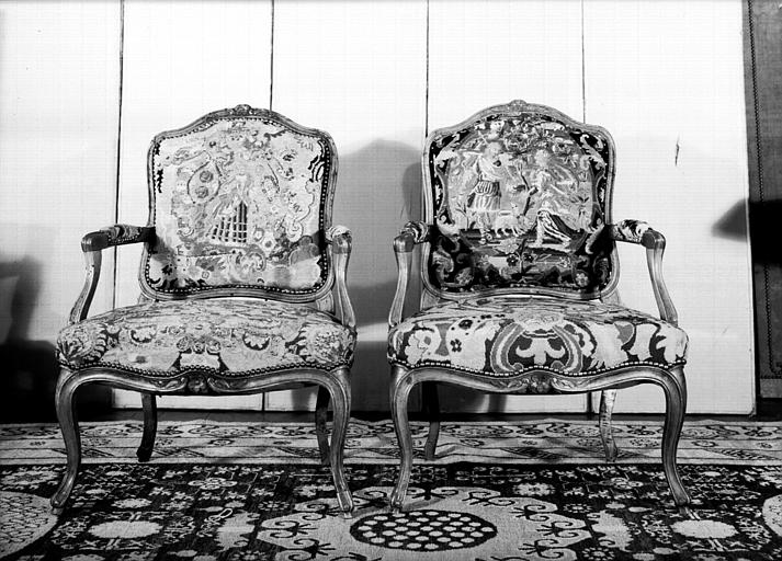 Deux fauteuils à la reine, époque Louis XV - © Ministère de la Culture (France), Médiathèque du patrimoine et de la photographie, diffusion GrandPalaisRmn Photo