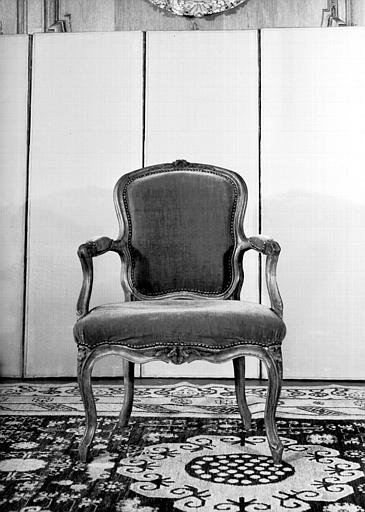 Fauteuil cabriolet, époque Louis XV - © Ministère de la Culture (France), Médiathèque du patrimoine et de la photographie, diffusion GrandPalaisRmn Photo