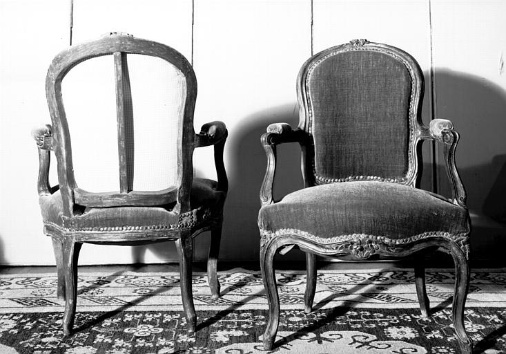 Deux fauteuils cabriolet, époque Louis XV - © Ministère de la Culture (France), Médiathèque du patrimoine et de la photographie, diffusion GrandPalaisRmn Photo