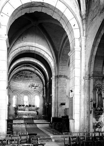 Intérieur : croisée et choeur