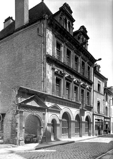 Façade sur la rue