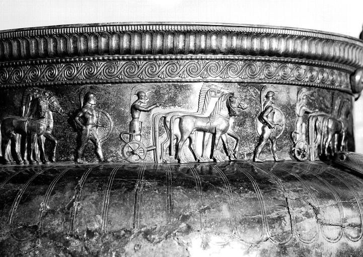 Trésor de Vix, cratère en bronze : frise décorant le col