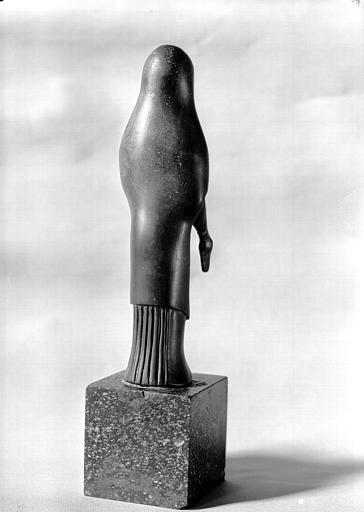 Trésor de Vix, statuette sommant le cratère : vue de dos