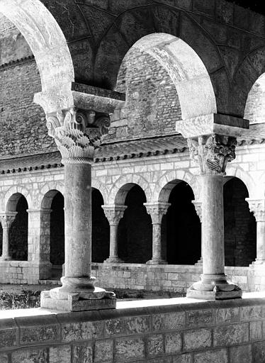 Cloître : galerie sud et ouest reconstituées