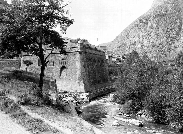 Massif d'angle des remparts