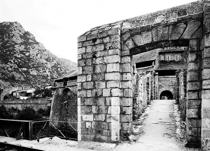 Pont fortifié sur la Tet et redoute