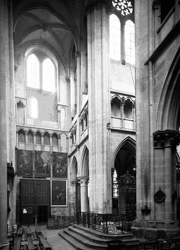 Intérieur : transept vers le nord-est