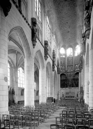 Intérieur : nef et choeur vers le nord-est