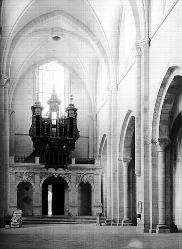 Intérieur : revers de la façade et buffet d'orgues