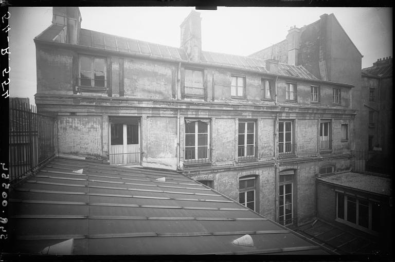 Façade sur cour du bâtiment central