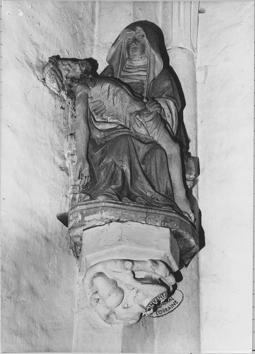 groupe sculpté : Vierge de Pitié