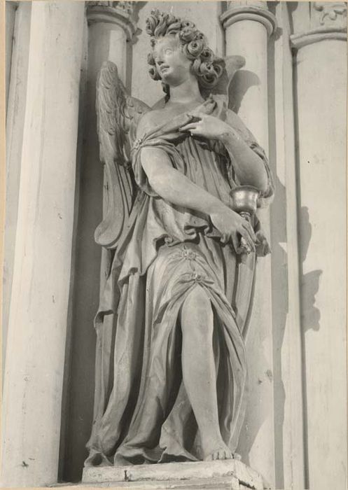 statue : Ange figurant la Foi
