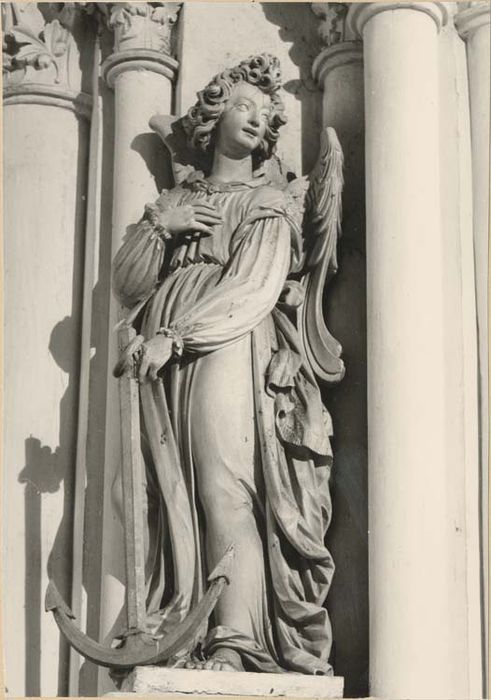 statue : Ange figurant l'Espérance