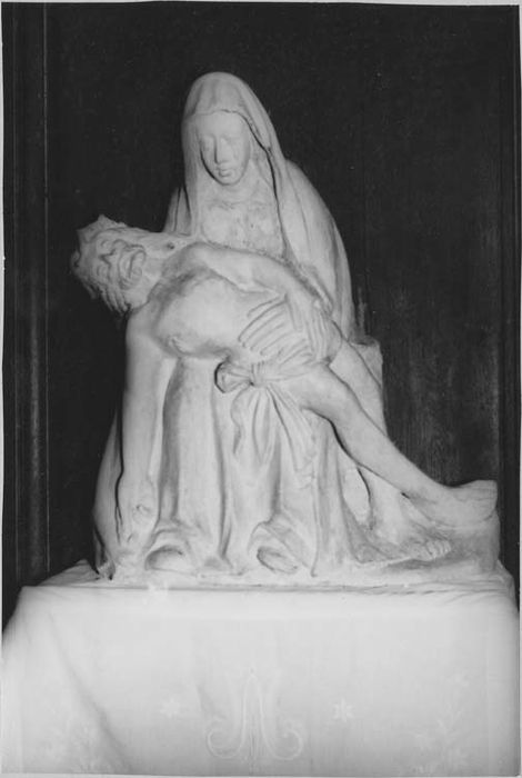 groupe sculpté : Vierge de Pitié