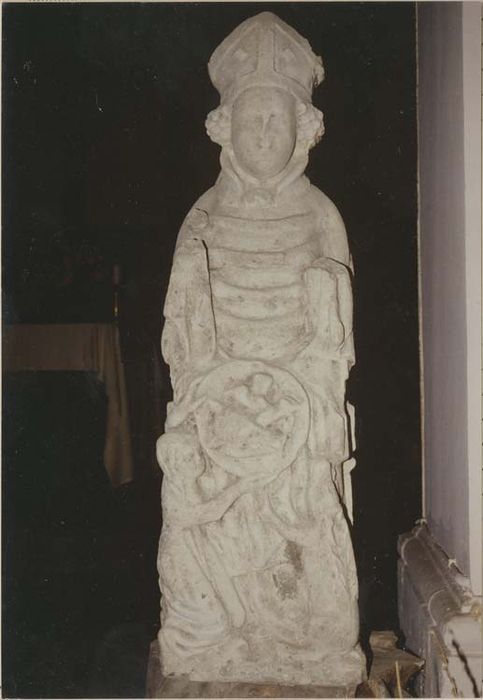 statue : Saint Blaise assis