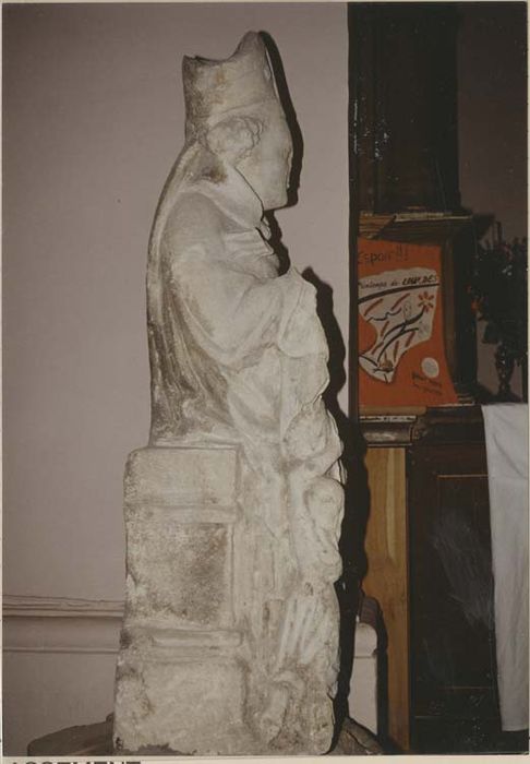 statue : Saint Blaise assis