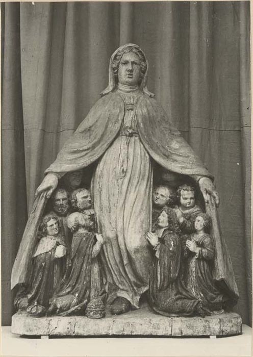 statue : la Vierge de Miséricorde