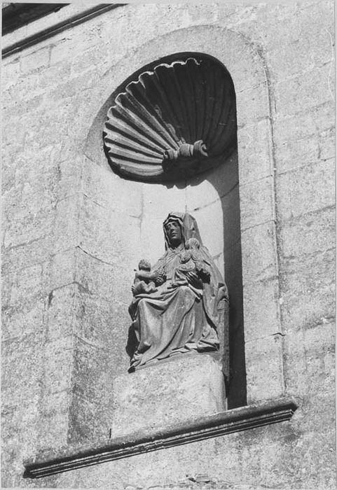 groupe sculpté : Sainte Anne, avec la Vierge et l'Enfant Jésus