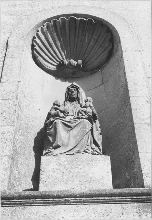 groupe sculpté : Sainte Anne, avec la Vierge et l'Enfant Jésus