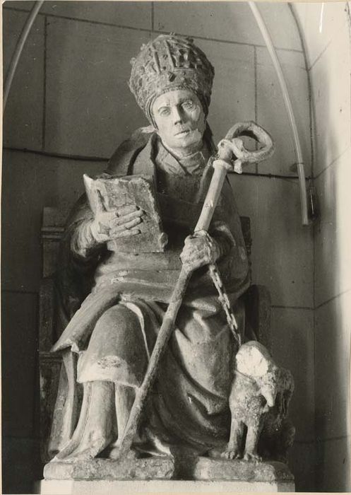 groupe sculpté : Saint loup