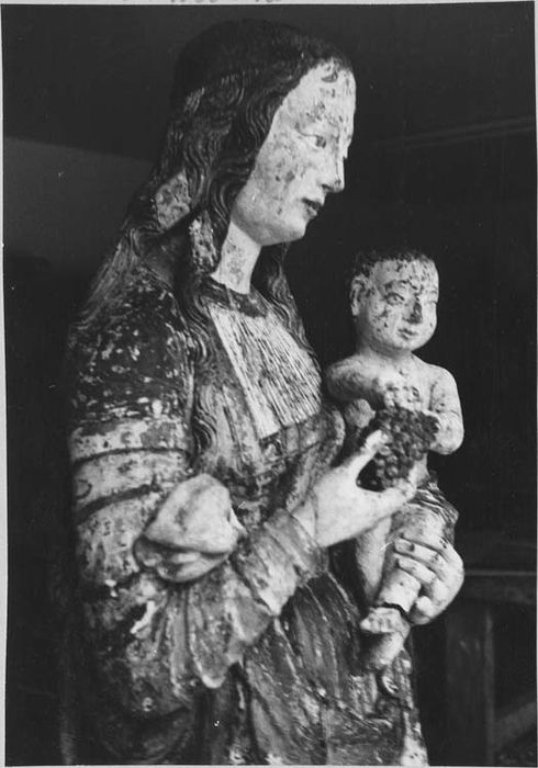 statue : Vierge à l'enfant, vue partielle