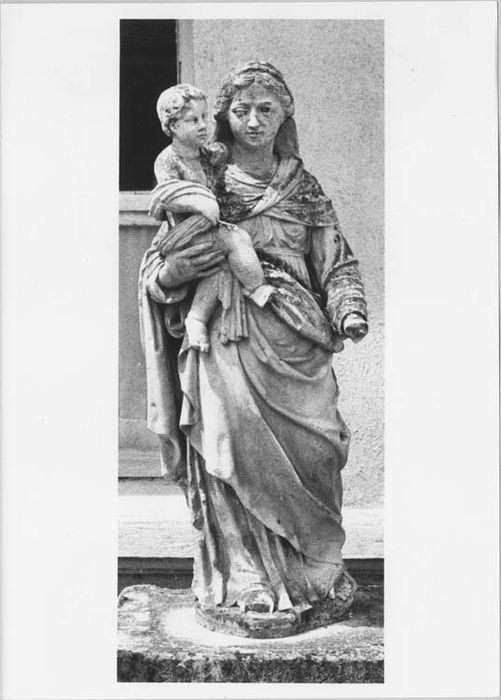 statue : Vierge à l'Enfant