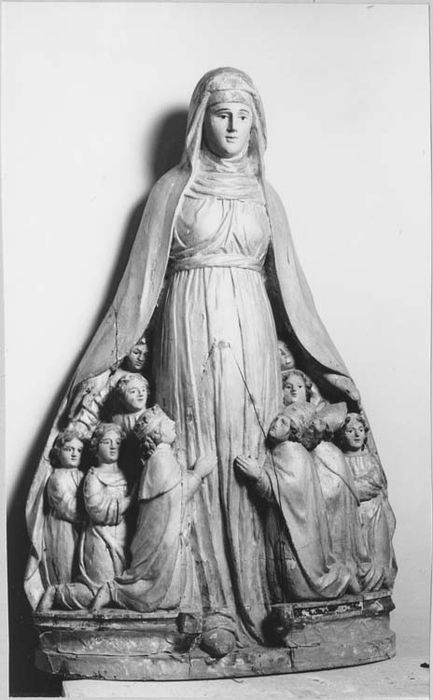 groupe sculpté : la Vierge de Miséricorde