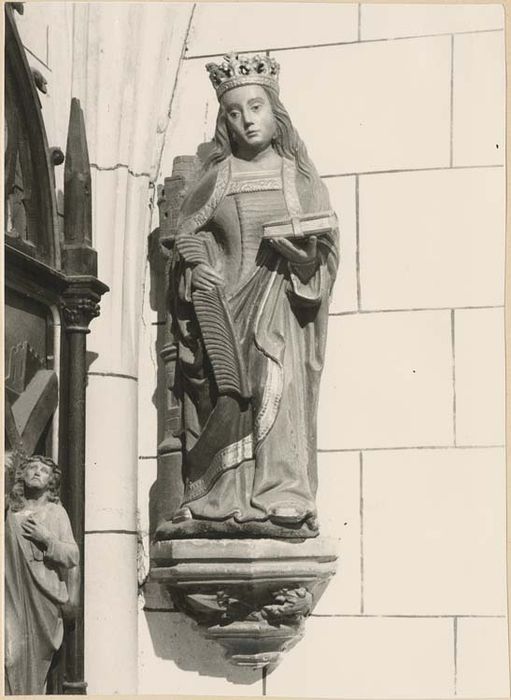 statue : Sainte Barbe