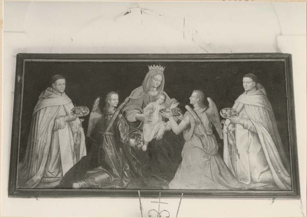 tableau : la Vierge à l'Enfant, entourée de deux anges et de deux moines blancs