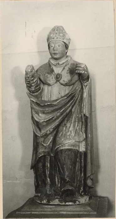 statue : Saint Evêque