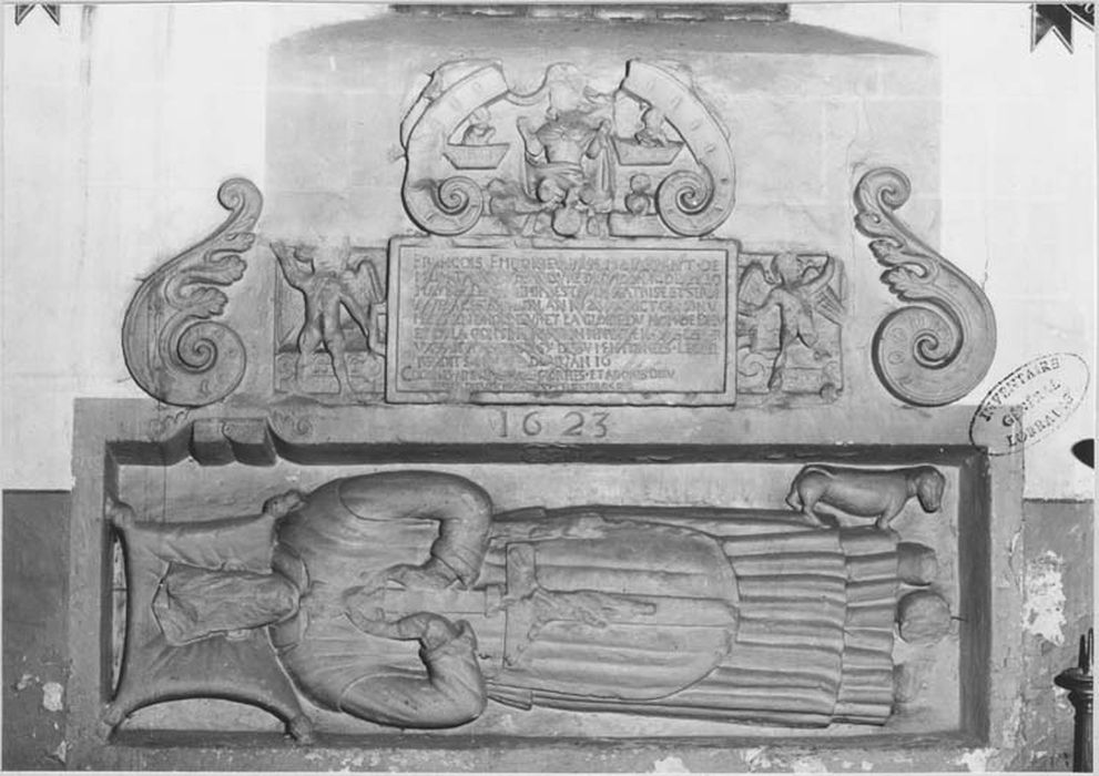 monument funéraire