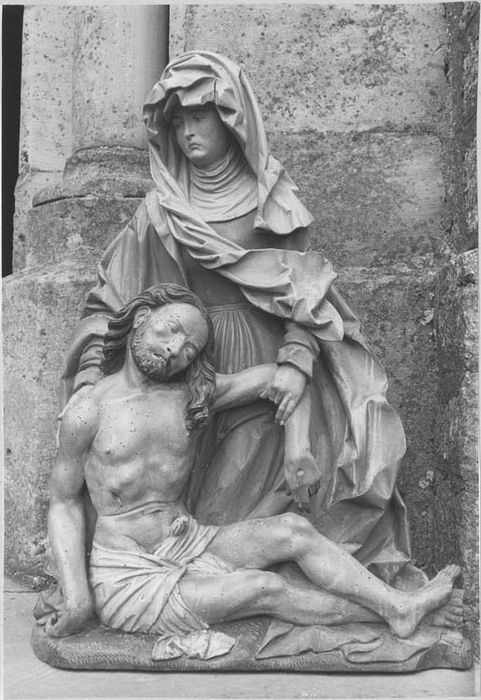 groupe sculpté : Vierge de Pitié