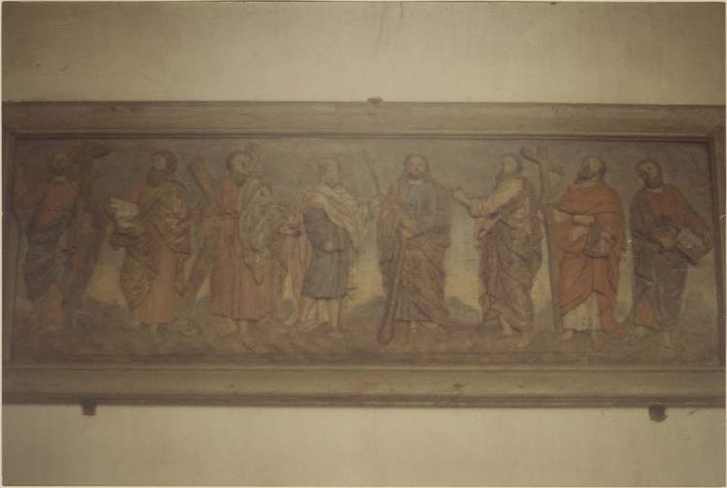 bas-relief : Christ entouré d'apôtres et d'évangélistes