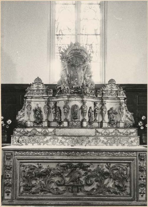 autel, retable, tabernacle, 2 gradins d'autel, exposition, statues (maître-autel)