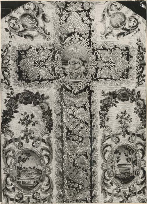 chasuble, vue partielle