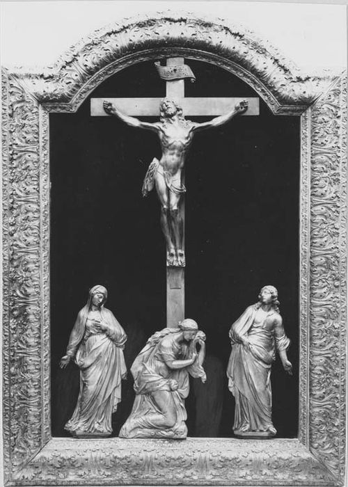 groupe sculpté, cadre : Calvaire