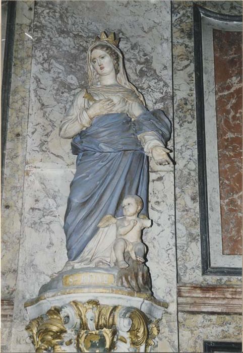 statue sur console : Sainte Reine