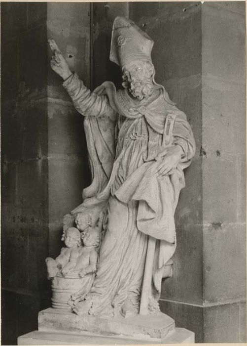 groupe sculpté : Saint Nicolas