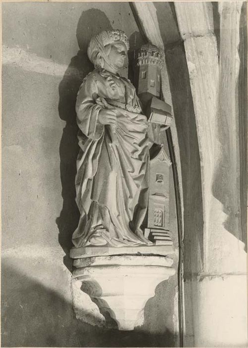 statue : Sainte Barbe