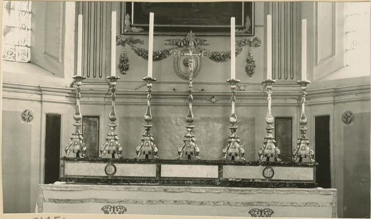 croix d'autel (garniture du maître-autel)